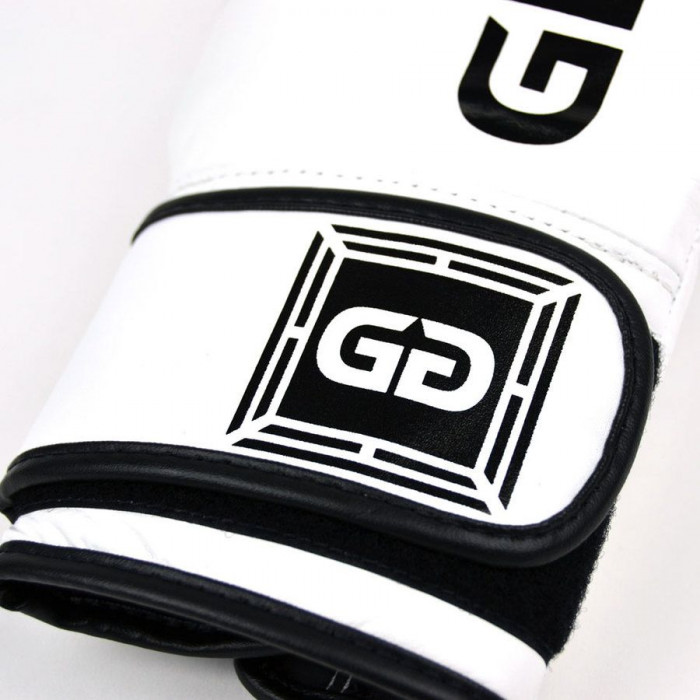 Боксерские перчатки турнира Glory Fairtex BGVG1 white 14 oz