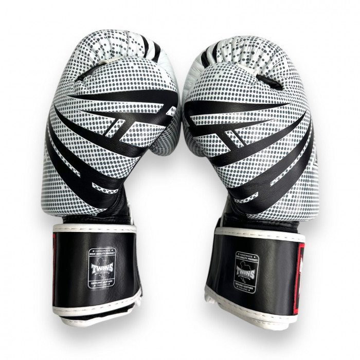 Боксерские перчатки FBGVL3-TW5 white black 10 oz